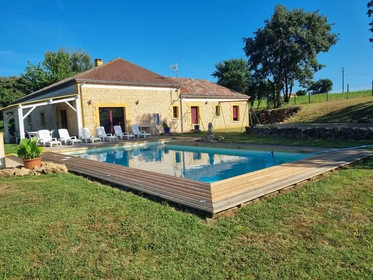 Maison de campagne à biron en dordogne pour 15 personnes