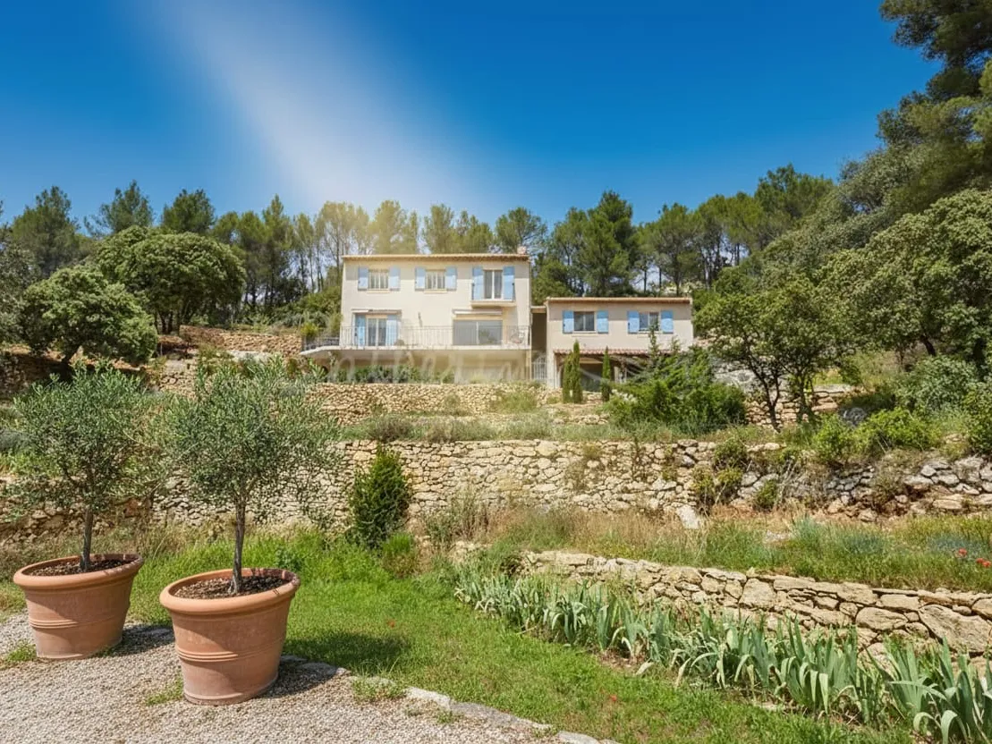 L’Oustaou... La Suite : Votre Balcon Privé entre Luberon et Sainte Victoire